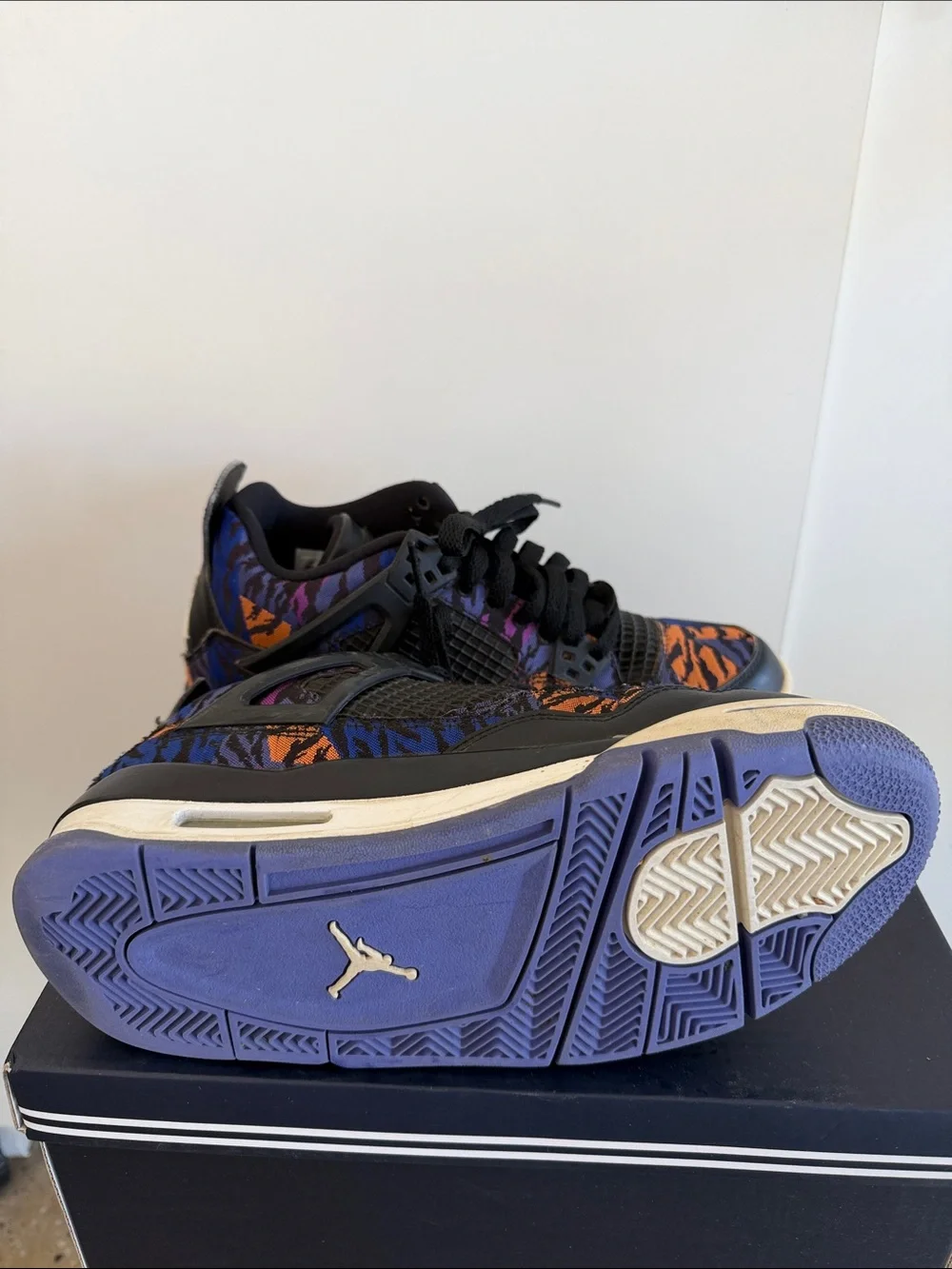 Air Jordan 4 Retro SE GS “Tiger Stripes” Rush Violet / Racer Blue Size 6 Y.